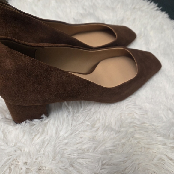 Women's Elegant Brown Heels - Picture 3 of 6